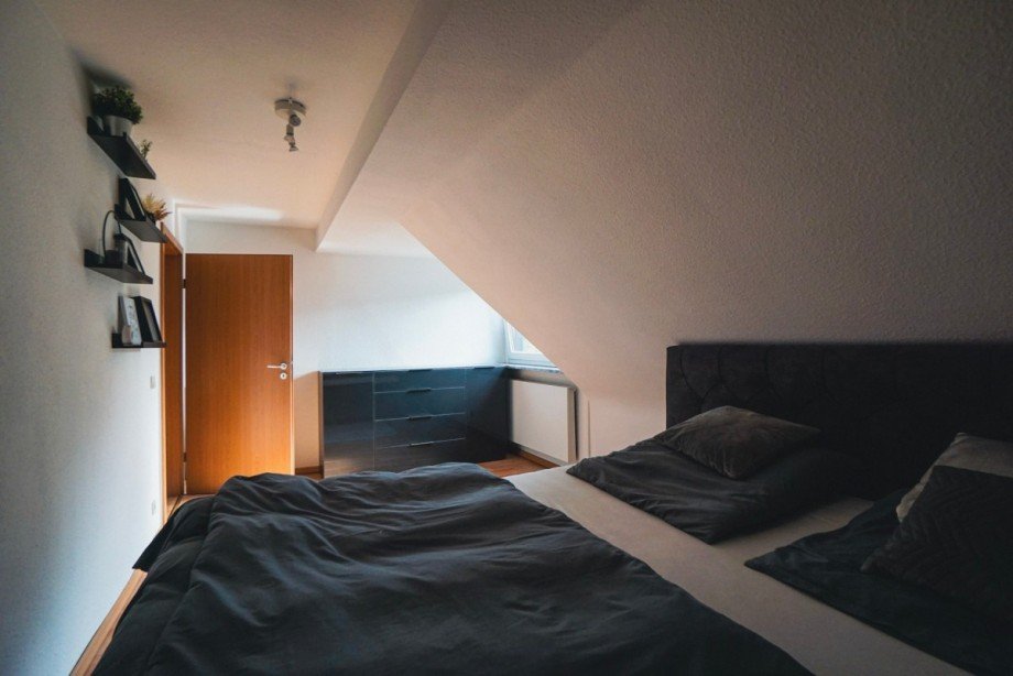 Schlafzimmer (1) Dachgeschosswohnung D�sseldorf