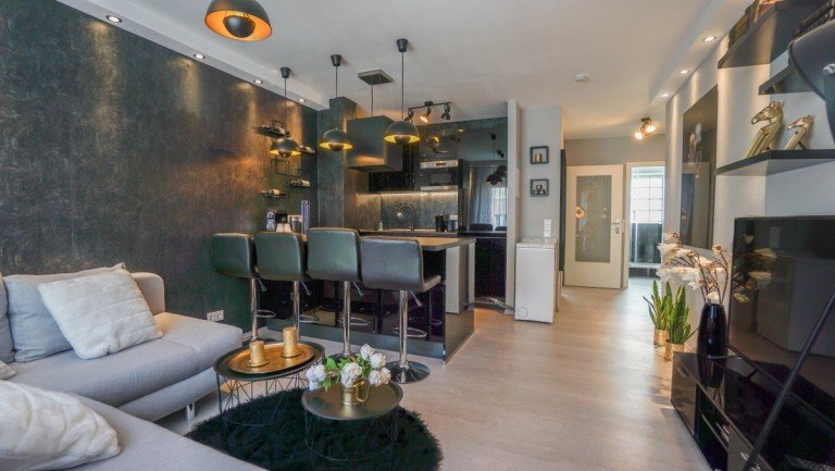 Wohnzimmer und K�che D�sseldorf Wohnung PAUSCHALMIETE - Hochwertig und modern m�bliertes Zweiraumapartment am Schwanenspiegel